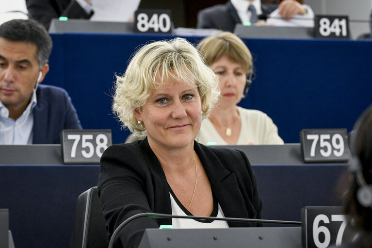 Fotografie 6: Nadine MORANO in plenary session week 37 2017 in Strasbourg