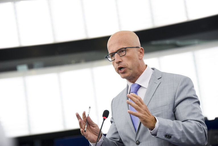 Plenary session week 41 2015 in Strasbourg  Oral question - Emission measurements in the automotive sector