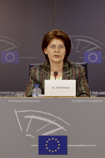 Foto 6: ''Food information to consumers'' Press Conference by Renate SOMMER