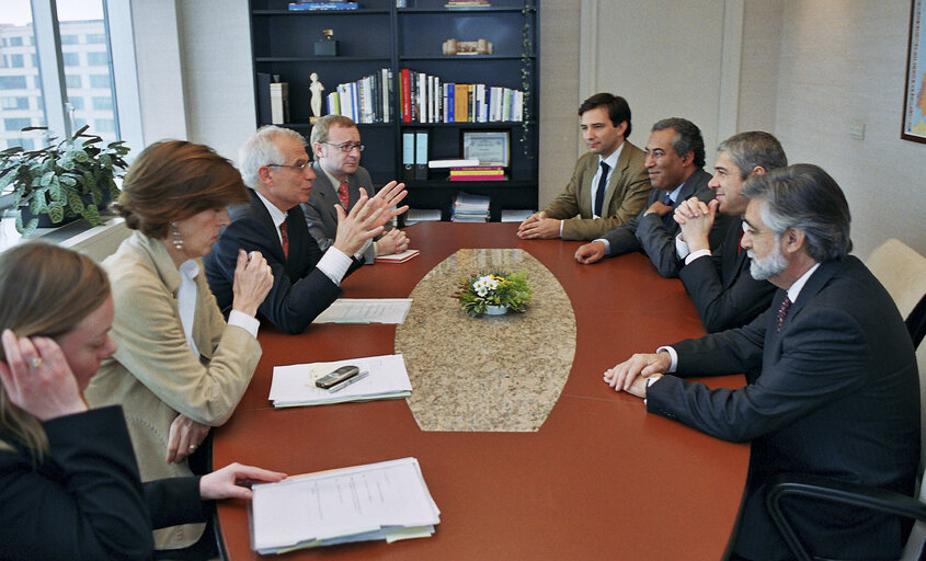 Fotografie 1: EP President meets with the Secretary General of the Socialist Party of Portugal.