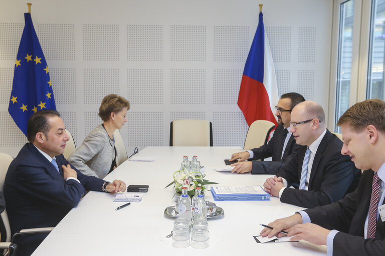 Φωτογραφία 1: Gianni PITTELLA - S&D President - meets with Bohuslav SOBOKTA, Czech Prime Minister