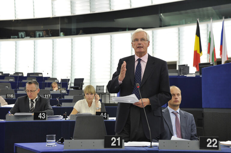 Foto 5: European Commissioner Michel Barnier adresses the plenary session in Strasbourg