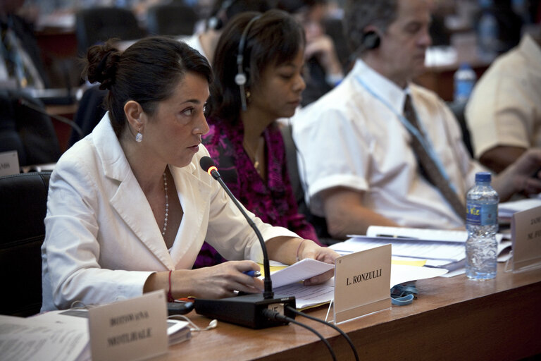 Φωτογραφία 22: Licia Ronzulli, from Italy, EU deputy, taddresses the 20th ACP-EU Joint Parliamentary Assembly in Kinshasa on December 3, 2010.