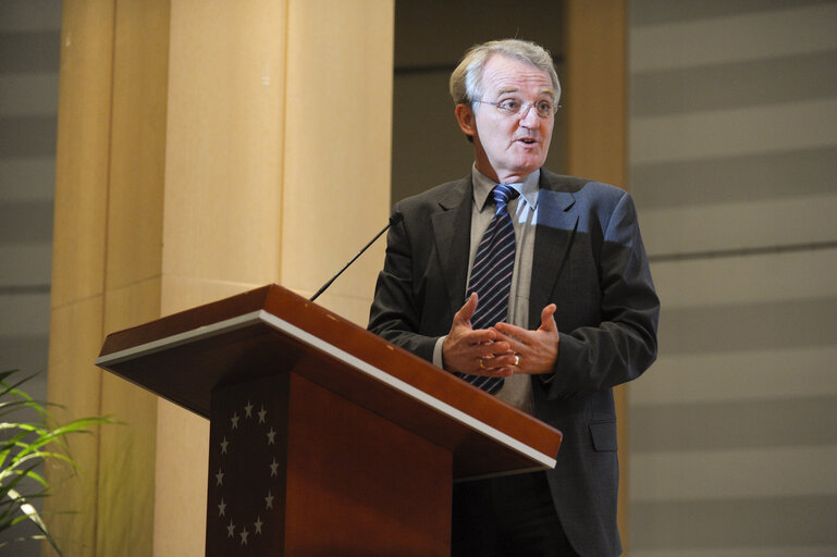 Fotografie 11: MEDIATEUR EUROPEEN NOUVELLE IDENTITE VISUELLE 15eme ANNIVERSAIRE