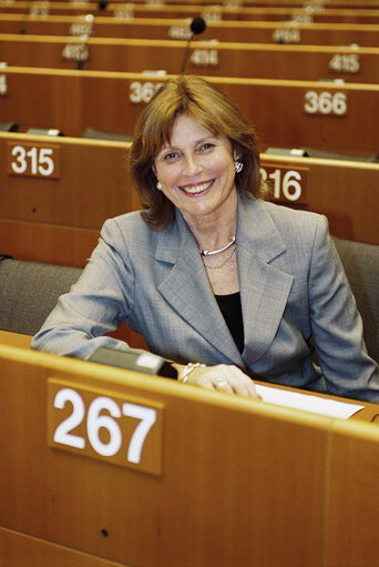 Fotagrafa 1: Portrait of Janelly FOURTOU in the hemicycle in Brussels