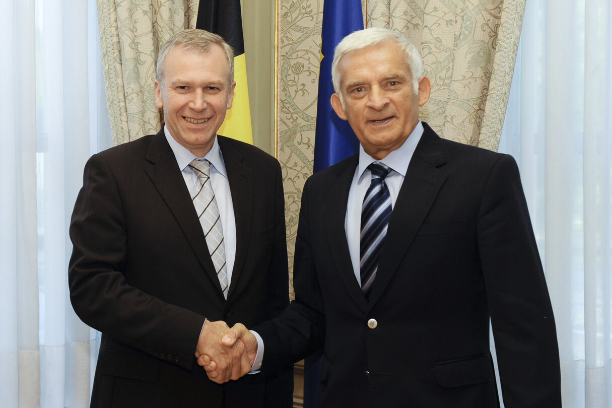 Jerzy Buzek, EP President, is received by the Prime Minister of Belgium, Yves Leterme, at the Lambermont in Brussels during the Belgian Presidency of the European Union