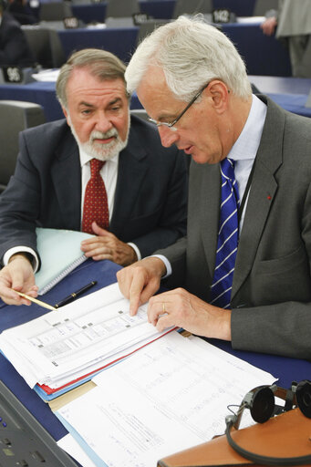 Foto 1: Jaime MAYOR OREJA and Michel BARNIER in plenary session in Strasbourg.