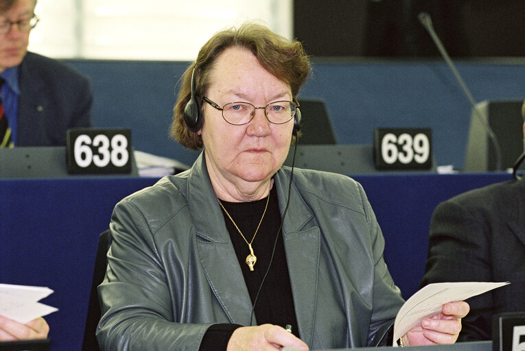 Foto 1: Marit PAULSEN in plenary session in Strasbourg in december 2001.