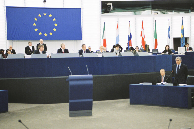 Photo 6: Plenary session - Council statement