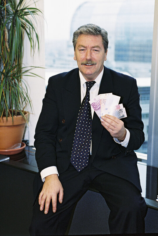 Portrait of Willi PIECYK in his office in Brussels