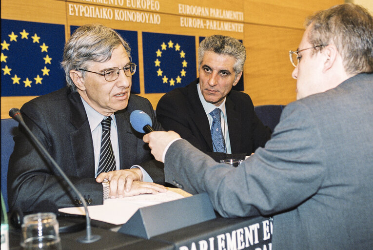 Fotografia 1: Press point of MEP Tassos GIANNITSIS at the European Parliament in Strasbourg