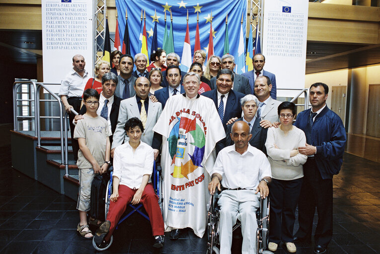 Fotografie 1: EP President is awarded the Tovaglia della solidarieta