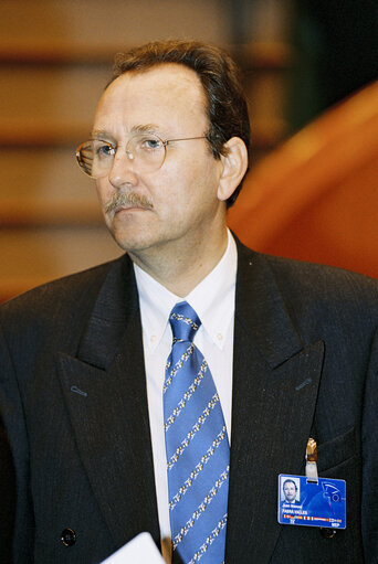 Fotografia 1: Plenary Session in Brussels in December 2002