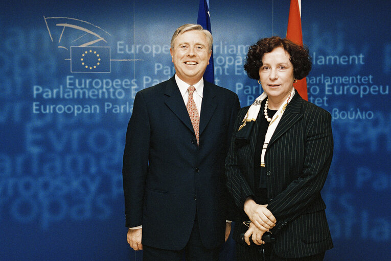 Fotogrāfija 4: Pat COX EP President meets with MEP Ana PALACIO VALLELERSUNDI