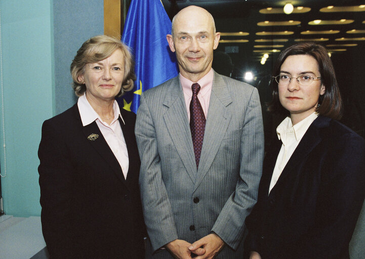 Photo 3: Glenys KINNOCK, Pascal LAMY, EC Commissioner and Eluned MORGAN in Strasbourg in March 2002.