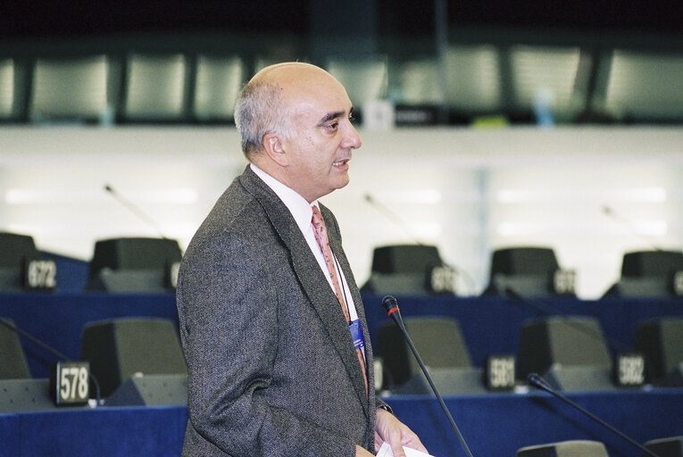 Foto 1: MEP: Carlos RIPOLL Y MARTINEZ DE BEDOYA. Speech in Plenary session in Strasbourg