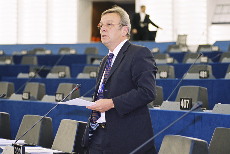 Fotografie 1: MEP: Mathieu GROSCH. Speech in Plenary session in Strasbourg