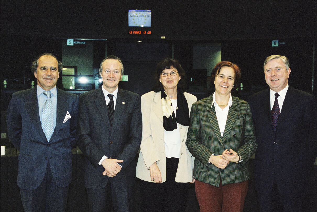 Josep PIQUE I CAMPS, Spanish Foreign Affairs Minister, Loyola de PALACIO EC Commissioner and Pat COX - EP President in Strasbourg in March 2002.