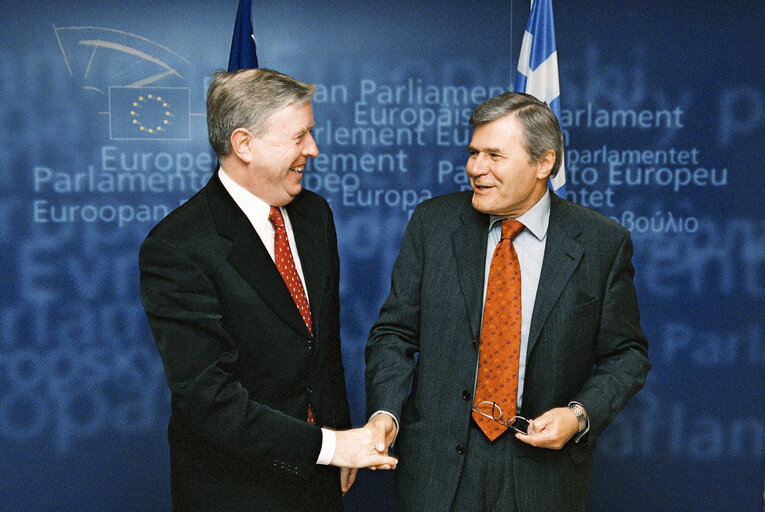 Billede 1: Pat COX EP President meets with Costas STEFANIS, Greek Minister of Health