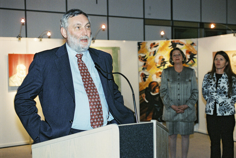 Foto 1: Opening of an exhibition in Brussels on March 19, 2002.