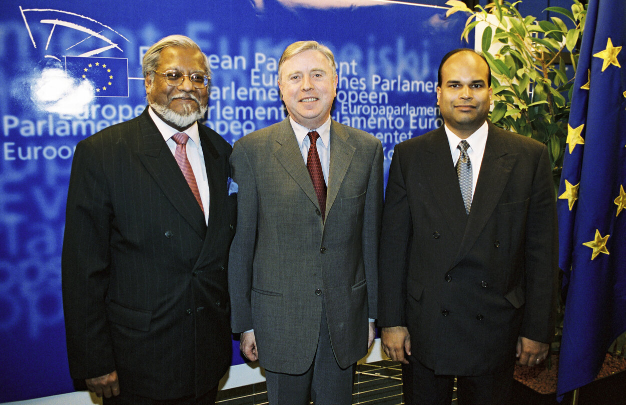 The MEP Nirj DEVA, Pat COX EP President and Milinda MORAGODA, member of the Parliament of Sri Lanka in STrasbourg on March 12, 2002.