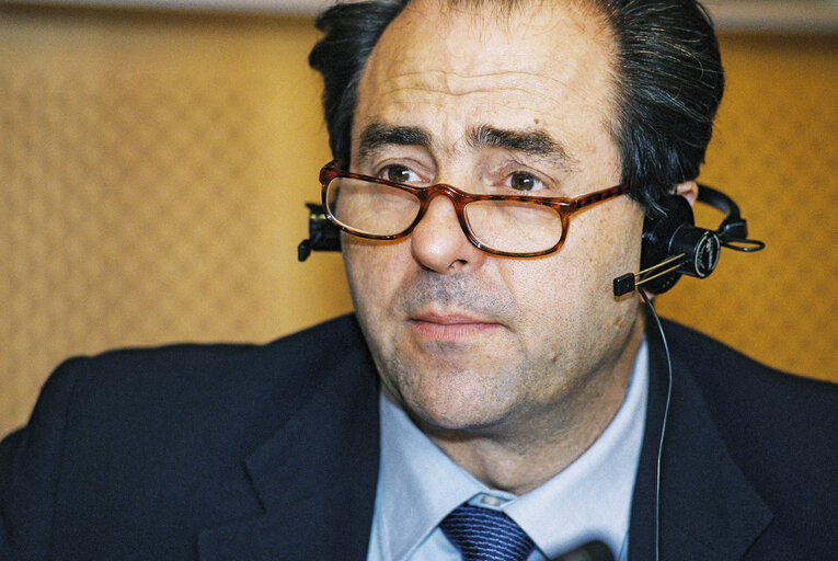 Foto 1: Portrait of Mep Antonio DI PIETRO in a meeting at the European Parliament in Brussels