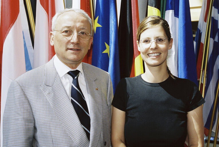 Fotografija 1: Portrait of MEP Peter Michael MOMBAUR in Strasbourg