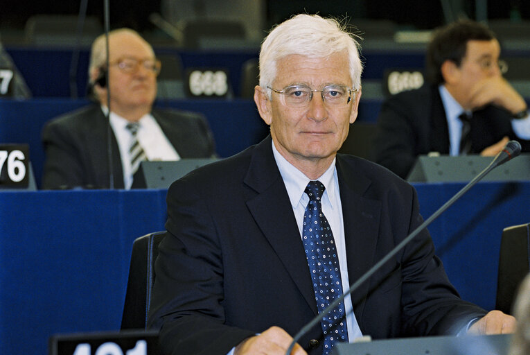 Valokuva 3: MEP Reinhard RACK in Plenary Session in Strasbourg in December 2002