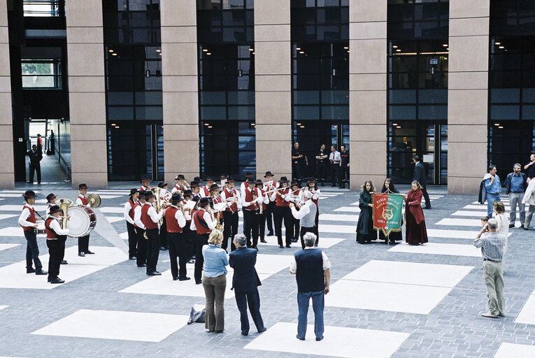 Fotó 2: Performance of Italian traditional music band - Piccola Primavera from Verla di Giovo