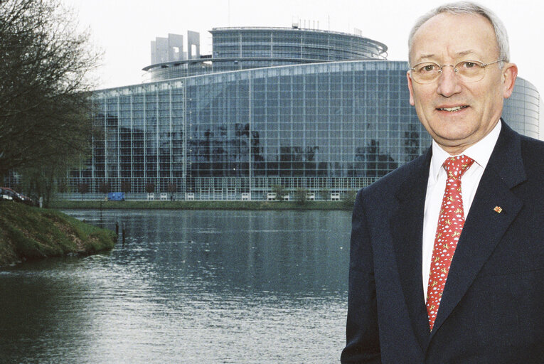 Suriet 7: Portrait of a MEP in front of the European Parliament in Strasbourg