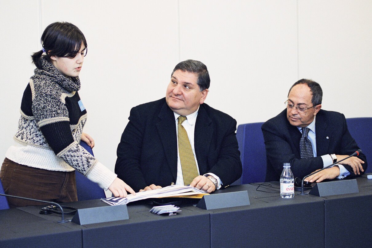 Italian MEPs meet with students in Strasbourg