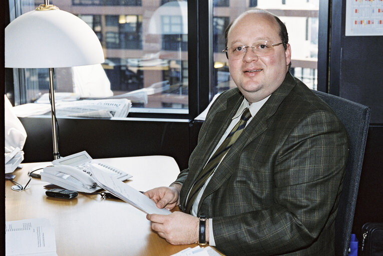 Φωτογραφία 4: The MEP Alexander RADWAN in Strasbourg in March 2002.