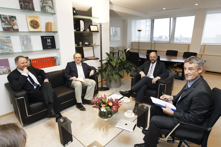 Foto 1: Martin SCHULZ - EP President meets with MEPs Robert KOWAL and Jacek PROTASIEWICZ on Ukraine