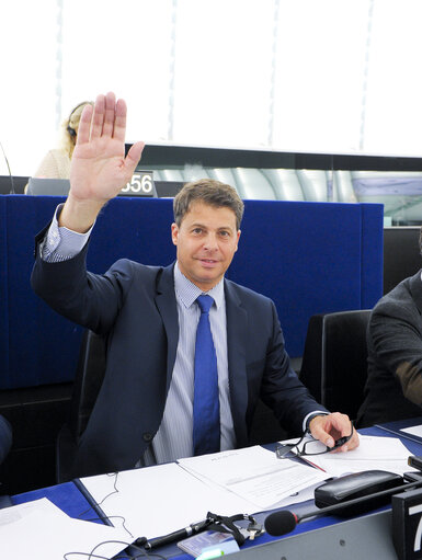 Снимка 1: Miroslaw PIOTROWSKI in plenary session week 41 2015 in Strasbourg during votes