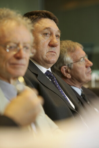 Fotografie 1: Vladko Todorov PANAYOTOV in a meeting at the EP in Brussels.