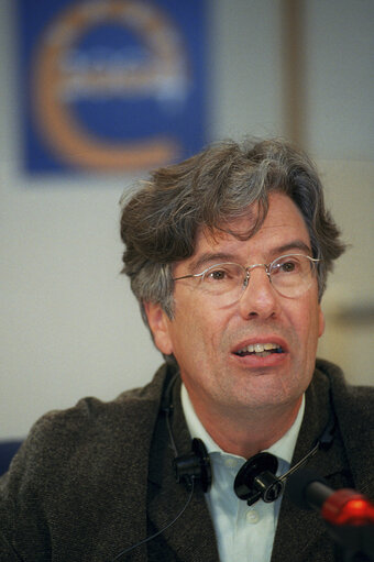 Fotografija 6: Press conference following the 2004 European Elections.