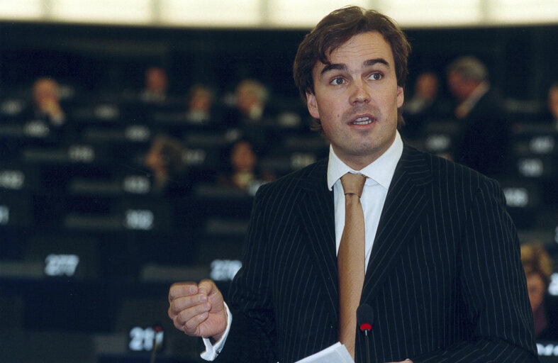 Foto 1: Camiel EURLINGS in plenary session at the EP in Strasbourg.