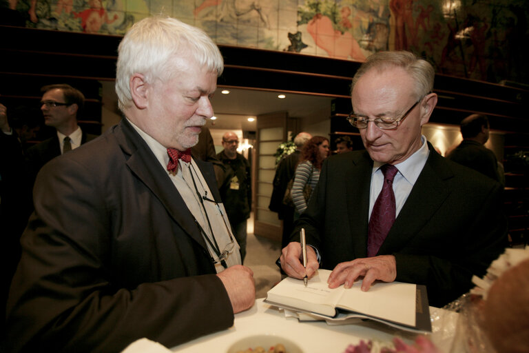 Foto 12: Speech for the presentation of the book of Klaus HÄNSCH - former President of the European Parliament