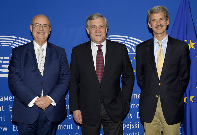 Foto 2: Antonio TAJANI - EP President meets with Jose Ignacio SALAFRANCA SANCHEZ-NEYRA and Juan SALAFRANCA, EPP Secretary General