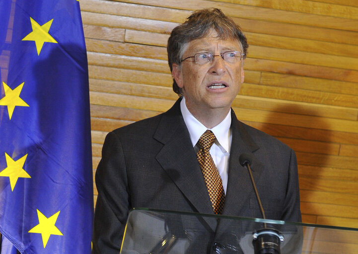 Fotografia 10: Press Point on Fighting Poverty and Disease with Bill Gates, Co-Chairman of the Bill & Melinda Gates Foundation and Chairman of Microsoft.