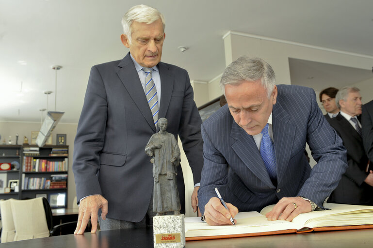 Billede 2: EP President Jerzy BUZEK meets with Jakup Krasniqi