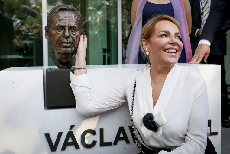 Foto 8: Inauguration of the Havel building by Antonio TAJANI - EP President and Dagmar HAVLOVA, wife of former Czech President Vaclav HAVEL