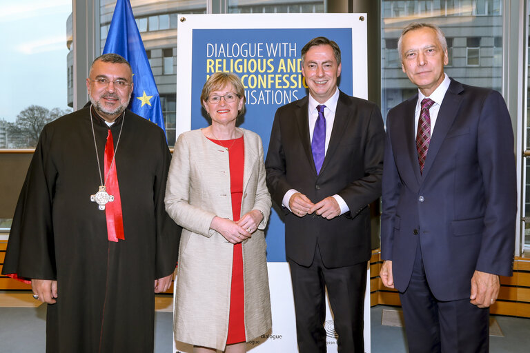 Valokuva 1: European Parliament dialogue seminar with Churches and religious communities on: ' The External Policies of the EU ' - Opening