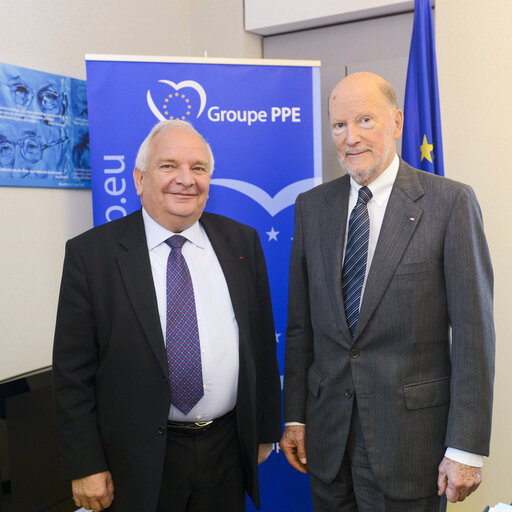 Fotografija 1: MEP Joseph DAUL meets with King SIMEON II of the Bulgaria