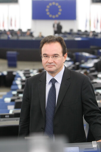 Foto 4: Giorgos PAPAKONSTANTINOU in plenary session in Strasbourg.