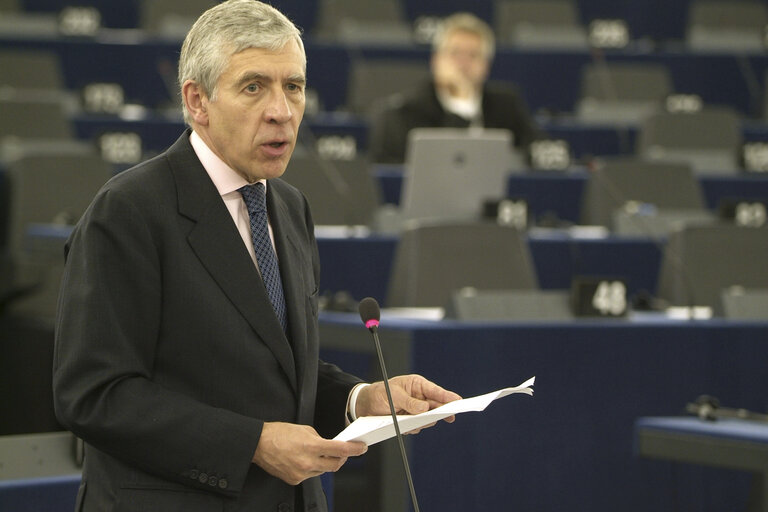 Photo 2 : The UK Foreign Affairs Minister in Plenary Session at the EP in Strasbourg.