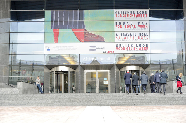 Display 'Equal Pay For Work of Equal Value' on the ASP building