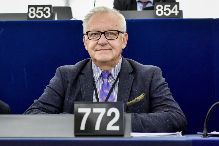 Photo 4 : Boleslaw PIECHA in plenary session Week 40 2017 in Strasbourg