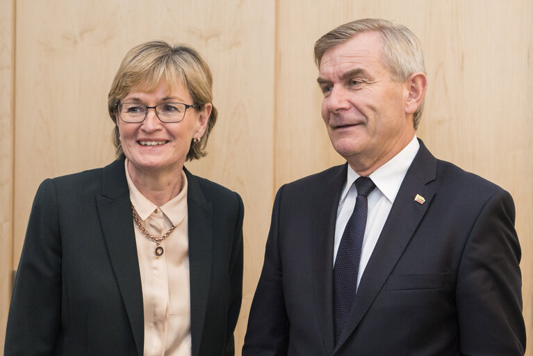 Fotografia 3: Mairead McGUINNESS - EP Vice-President  meets with Viktoras PRANCKIETIS - Speaker of Seimas of the Republic of Lithuania