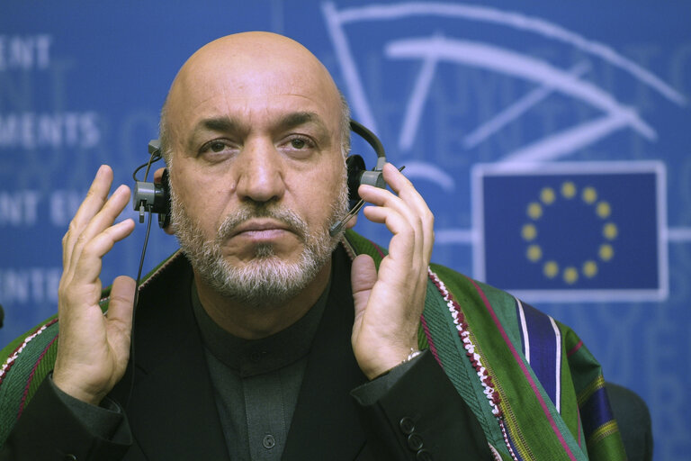 Fotografi 3: Press conference following the visit of the President of Afghanistan to the EP.